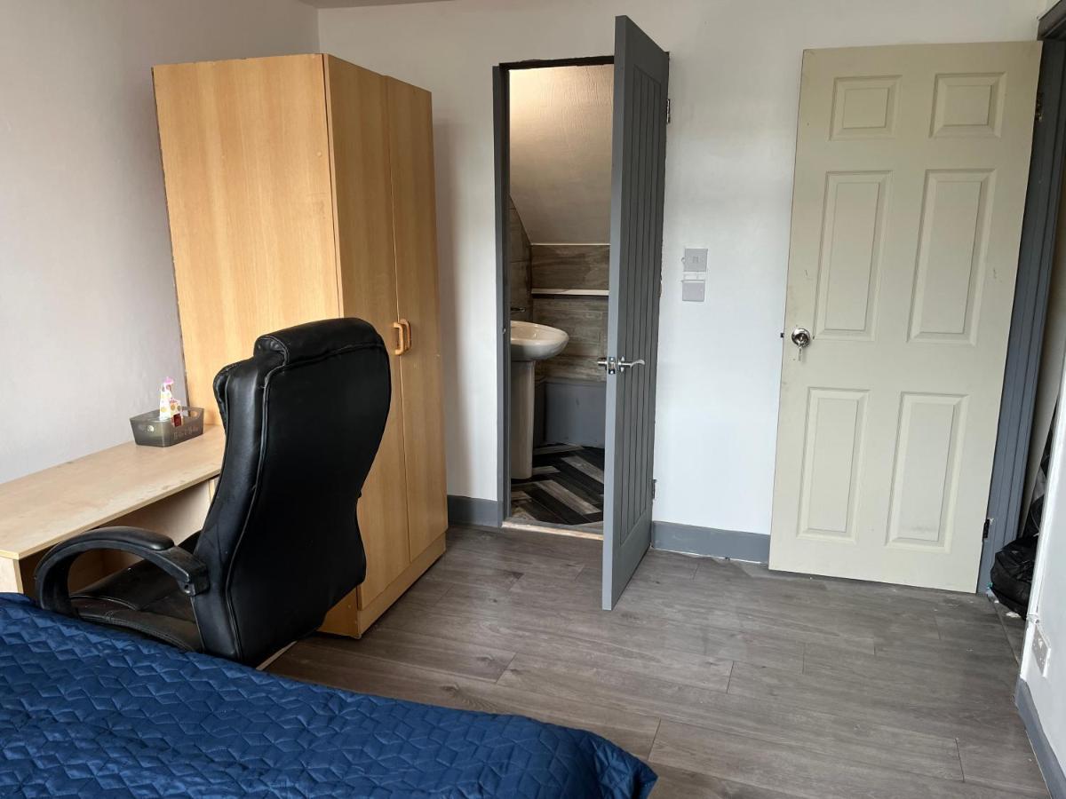 Budget Double En-Suite Bedroom Sheffield Bagian luar foto
