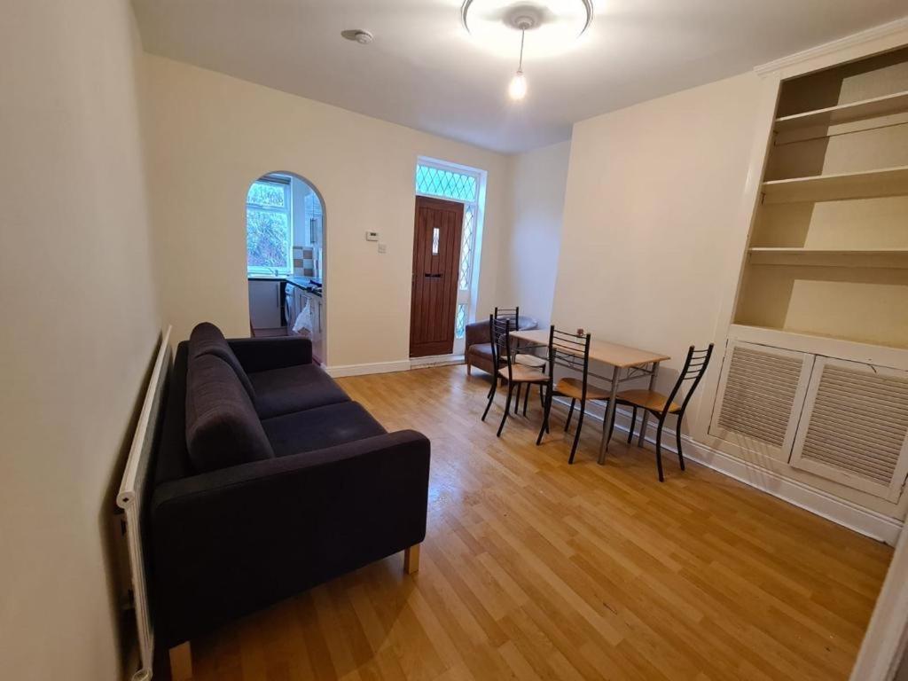 Budget Double En-Suite Bedroom Sheffield Bagian luar foto
