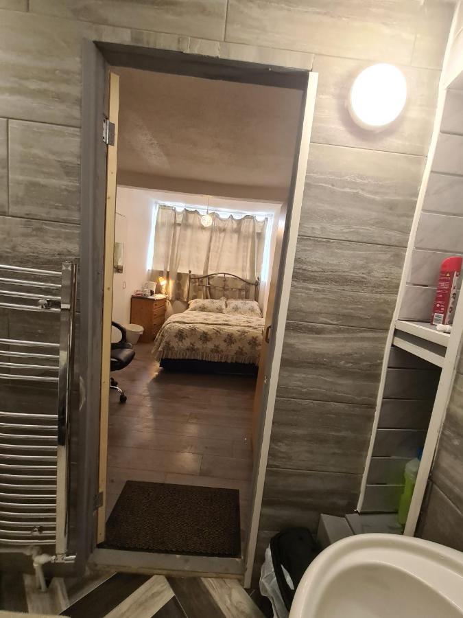 Budget Double En-Suite Bedroom Sheffield Bagian luar foto