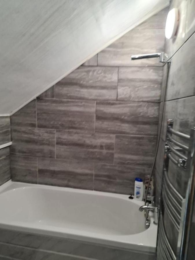 Budget Double En-Suite Bedroom Sheffield Bagian luar foto